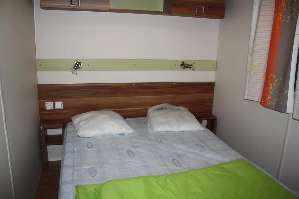 Le Camping Des 3 Lacs Belmont-Tramonet Campsite