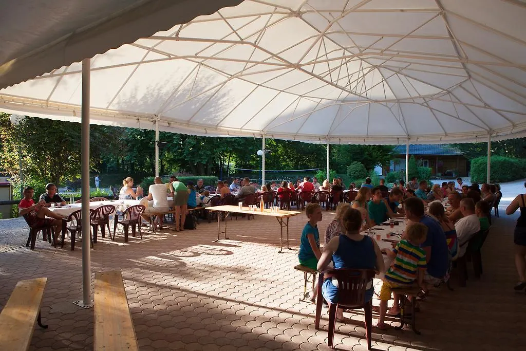 Campsite Le Camping Des 3 Lacs Belmont-Tramonet
