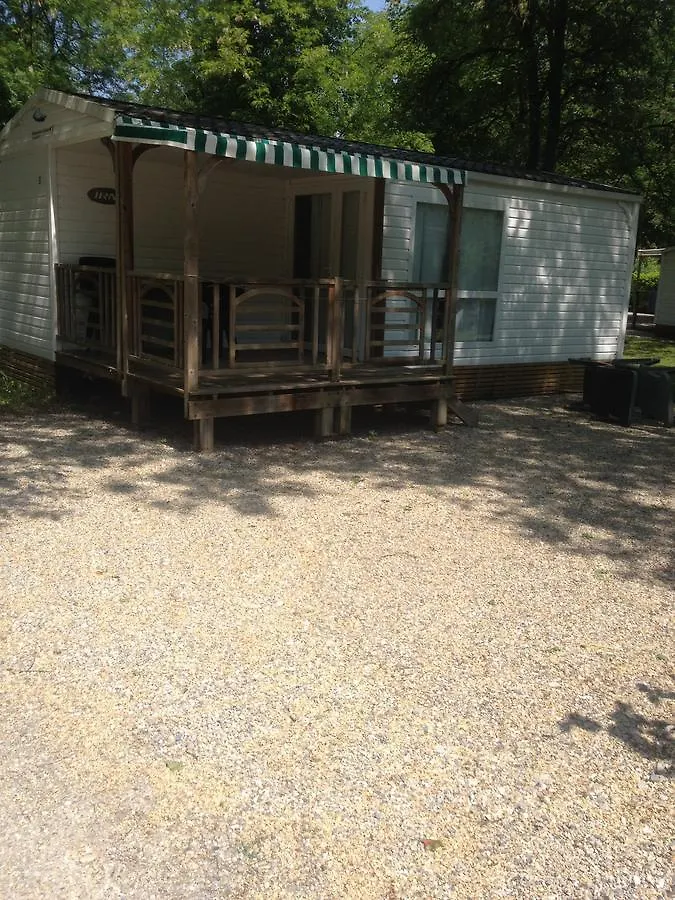Le Camping Des 3 Lacs Belmont-Tramonet Campsite
