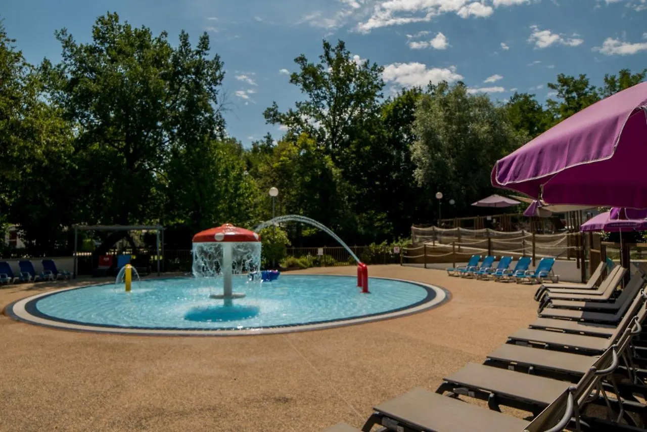 Campsite Le Camping Des 3 Lacs Belmont-Tramonet
