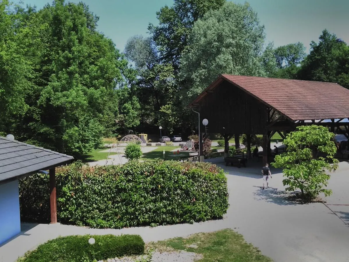 Le Camping Des 3 Lacs Belmont-Tramonet France